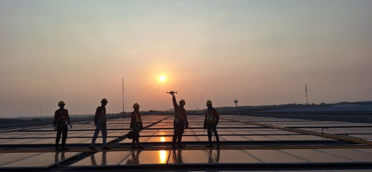 Renus Jadi Pilihan Warga Surabaya untuk Pasang Panel Surya Hemat Listrik