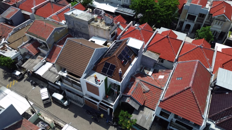 Investasi PLTS di 2026: Apakah Masih Menguntungkan? Hitung ROI dengan Kalkulator PLTS