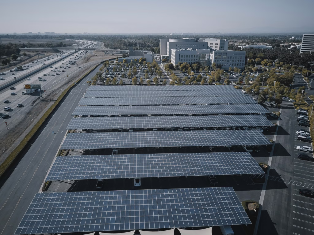pasang panel surya surabaya di atap pabrik